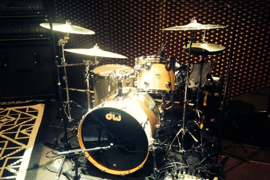 What a lovely drum kit this is!  :-)